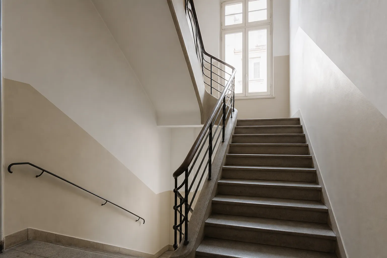 Cage d’escalier d’un immeuble de rapport strasbourgeois du dix-neuvième siècle