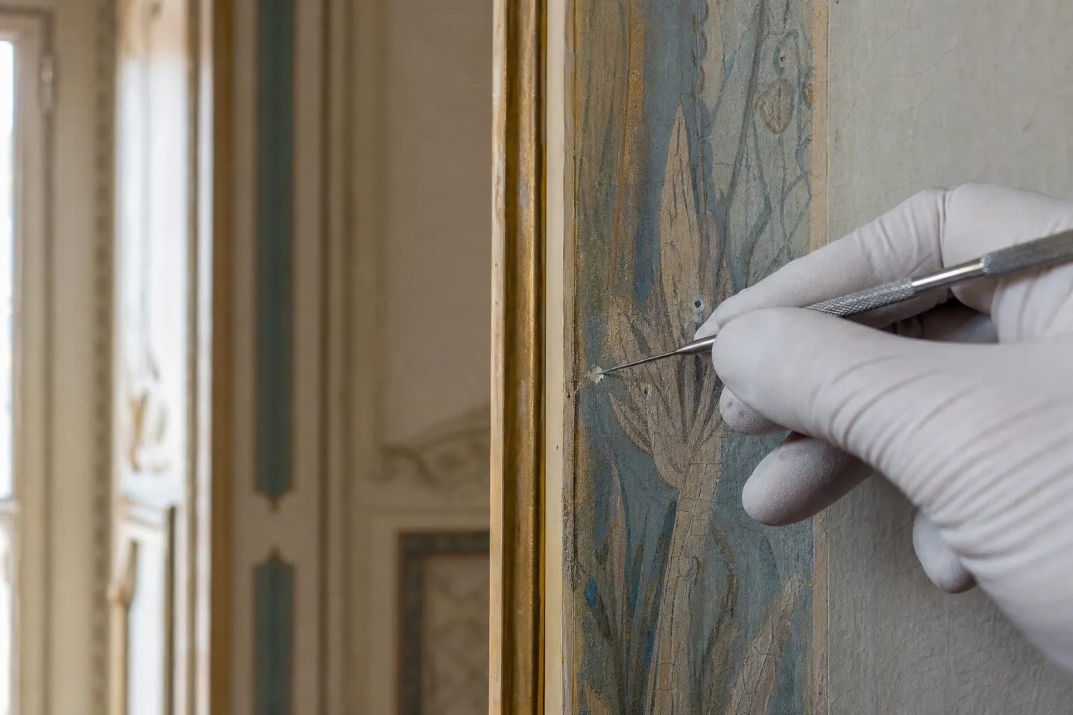 Mesure de plomb sur une boiserie peinte d’un logement d’avant 1949